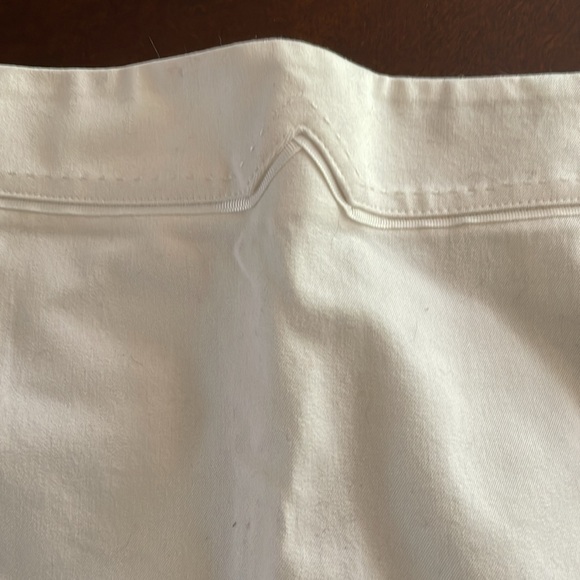 J.McLaughlin Porter A-line Bi-stretch White Skirt with 1.75’ notch - Picture 3 of 4
